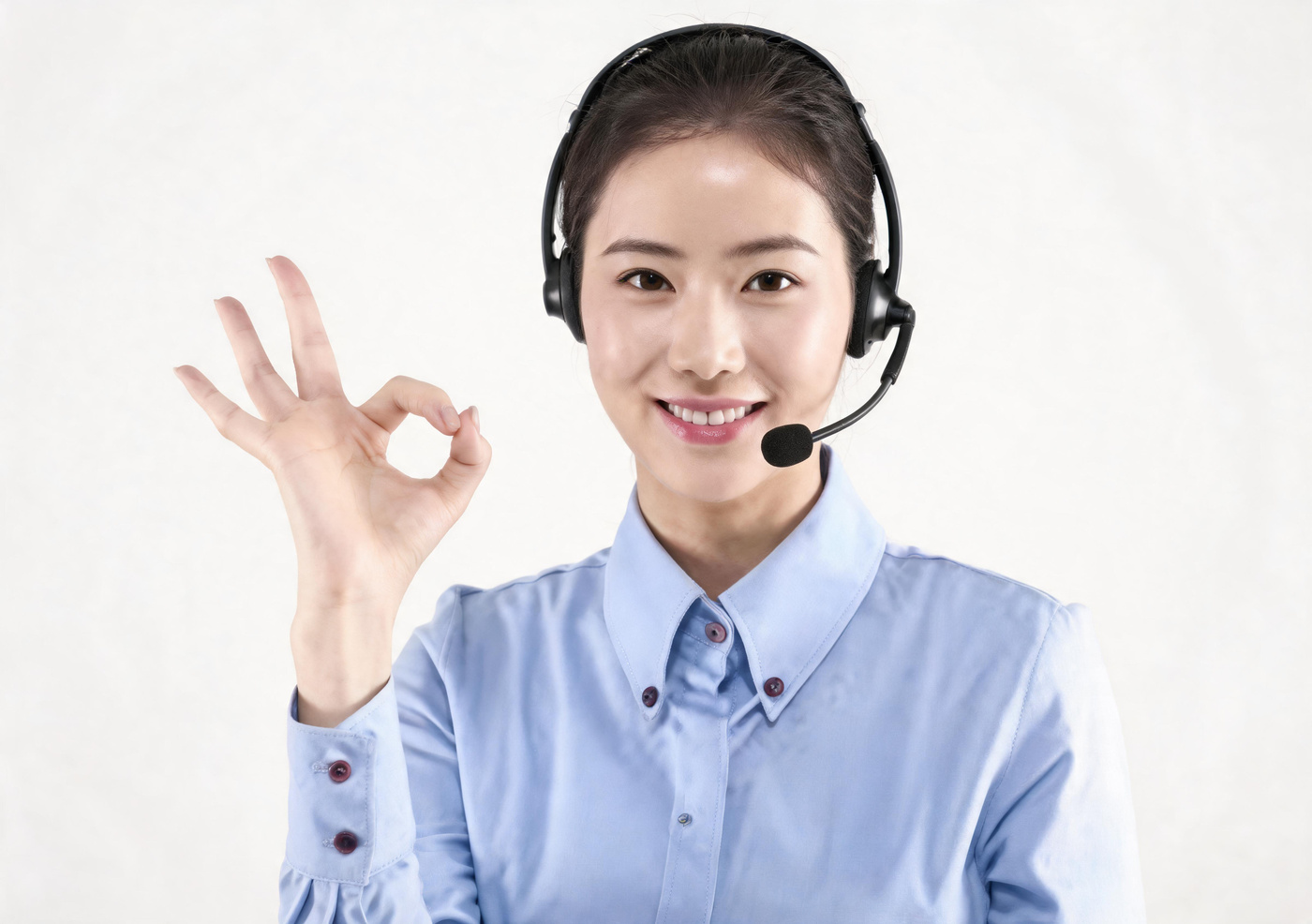 佩戴耳麦的慧择客服顾问